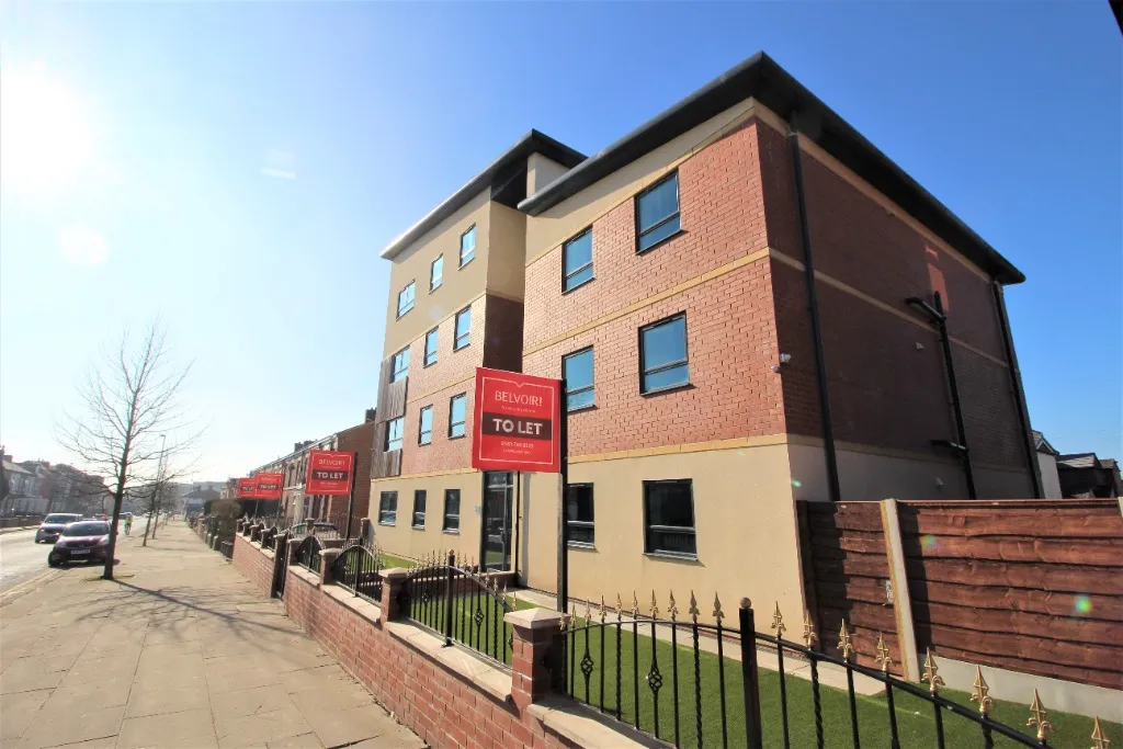 2 bed flat to rent, Walmersley Road, Bury, BL9