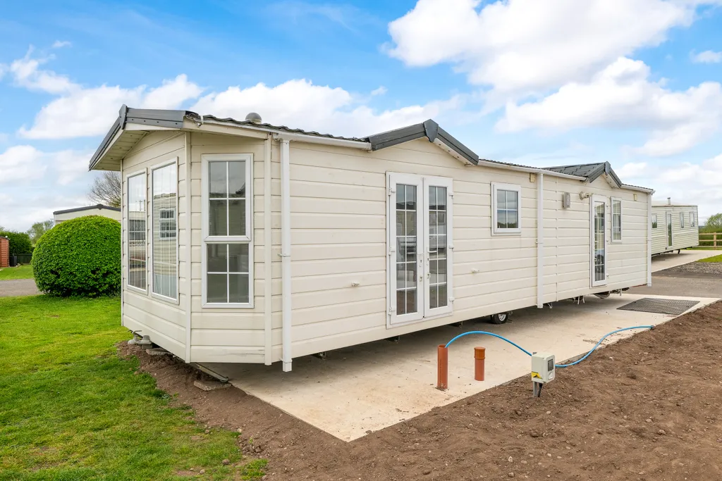 2 bed chalet for sale, Lincoln Road, Torksey Lock, LN1