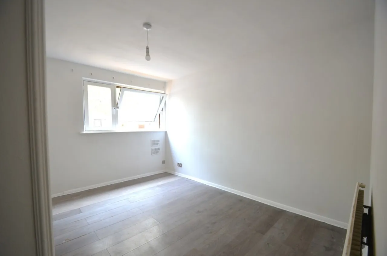 Beauclerk Close, Feltham, photo 4