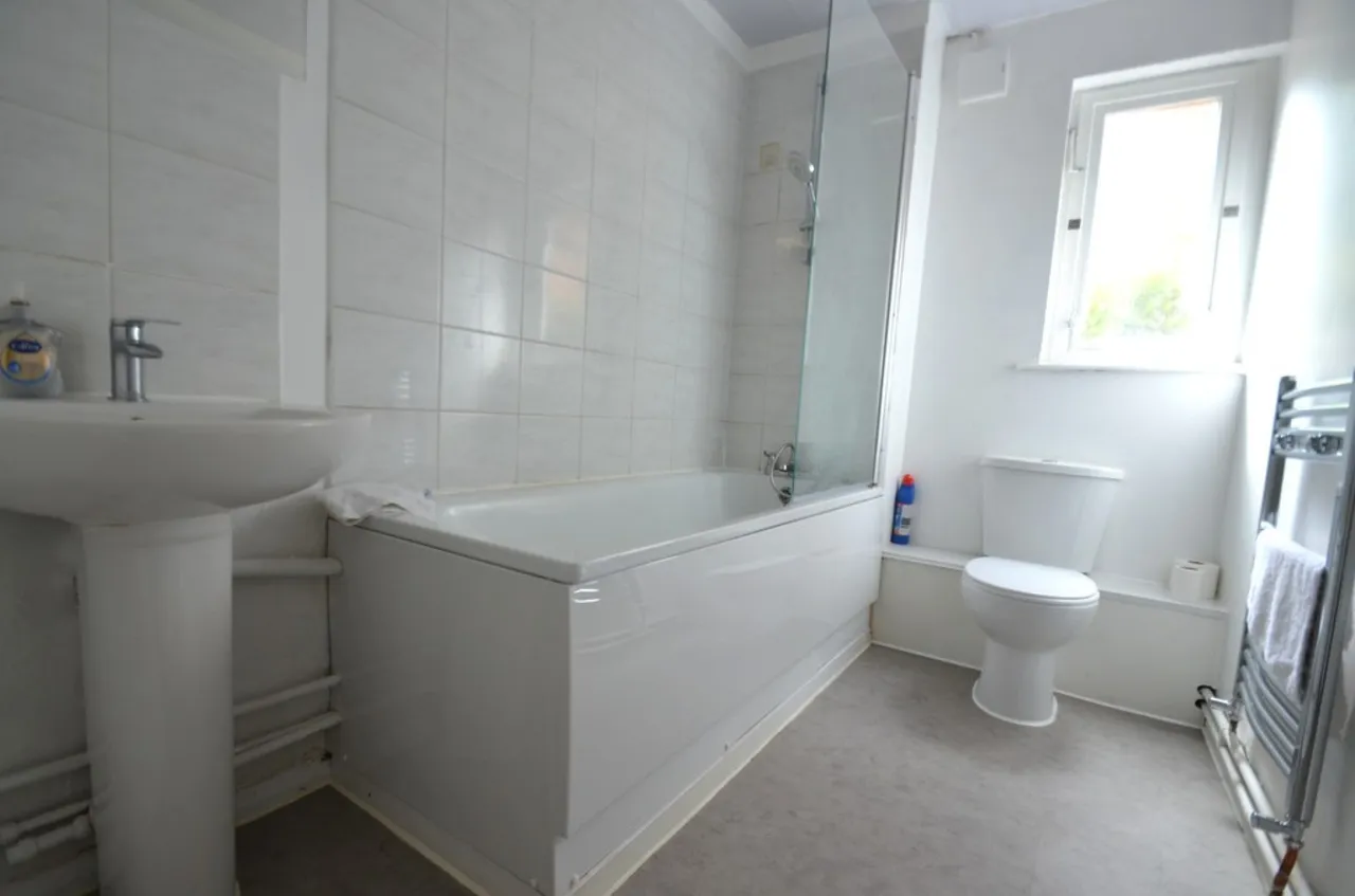 Beauclerk Close, Feltham, photo 3