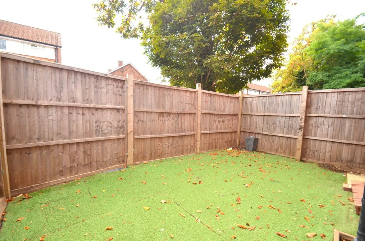 Beauclerk Close, Feltham, photo 5