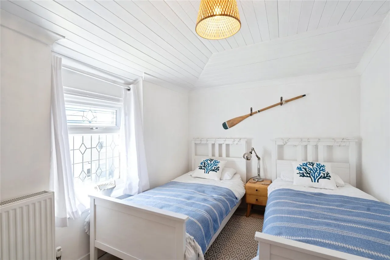 St. Catherine Street, Ventnor, PO38, photo 8