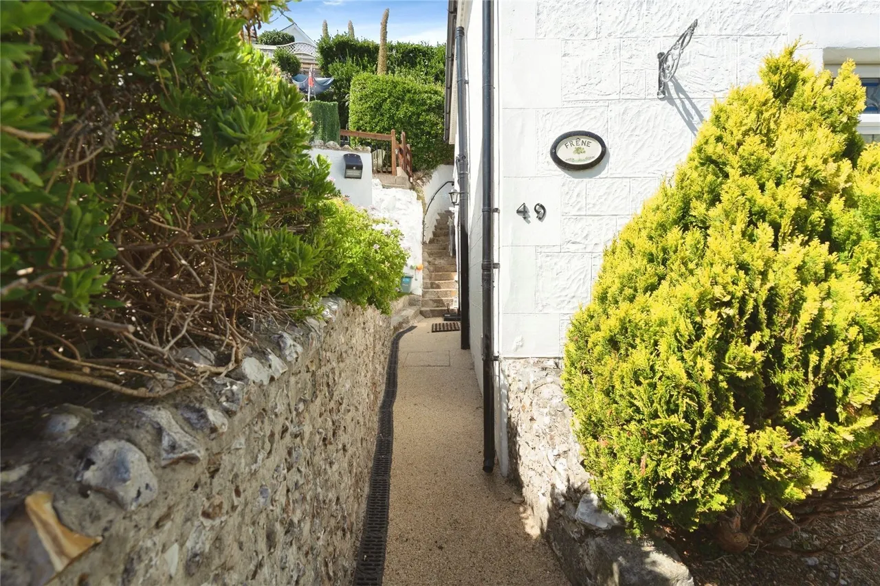St. Catherine Street, Ventnor, PO38, photo 14