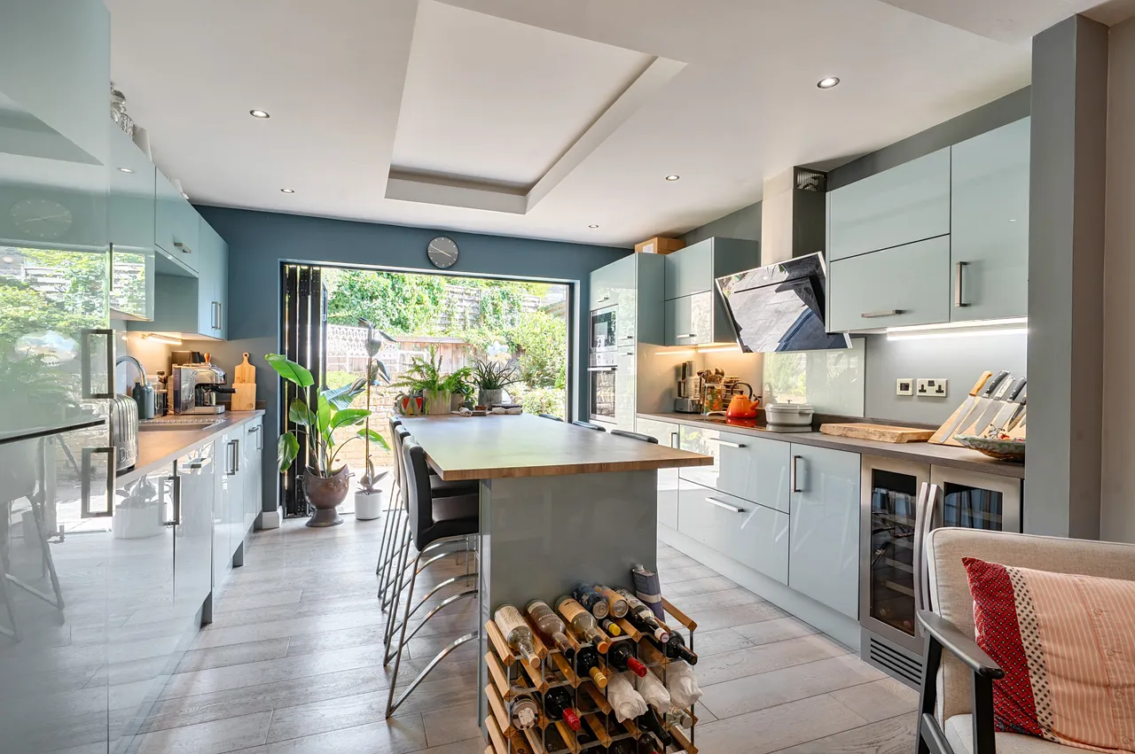 3 bed flat for sale — Basement Flat, 1 Montgomery Road, London
