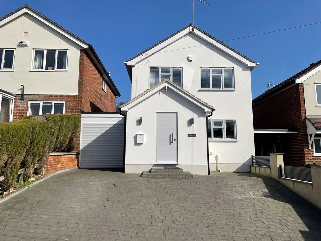 4 bed house for sale — Sunnybank, Widmer End HP15 6PA