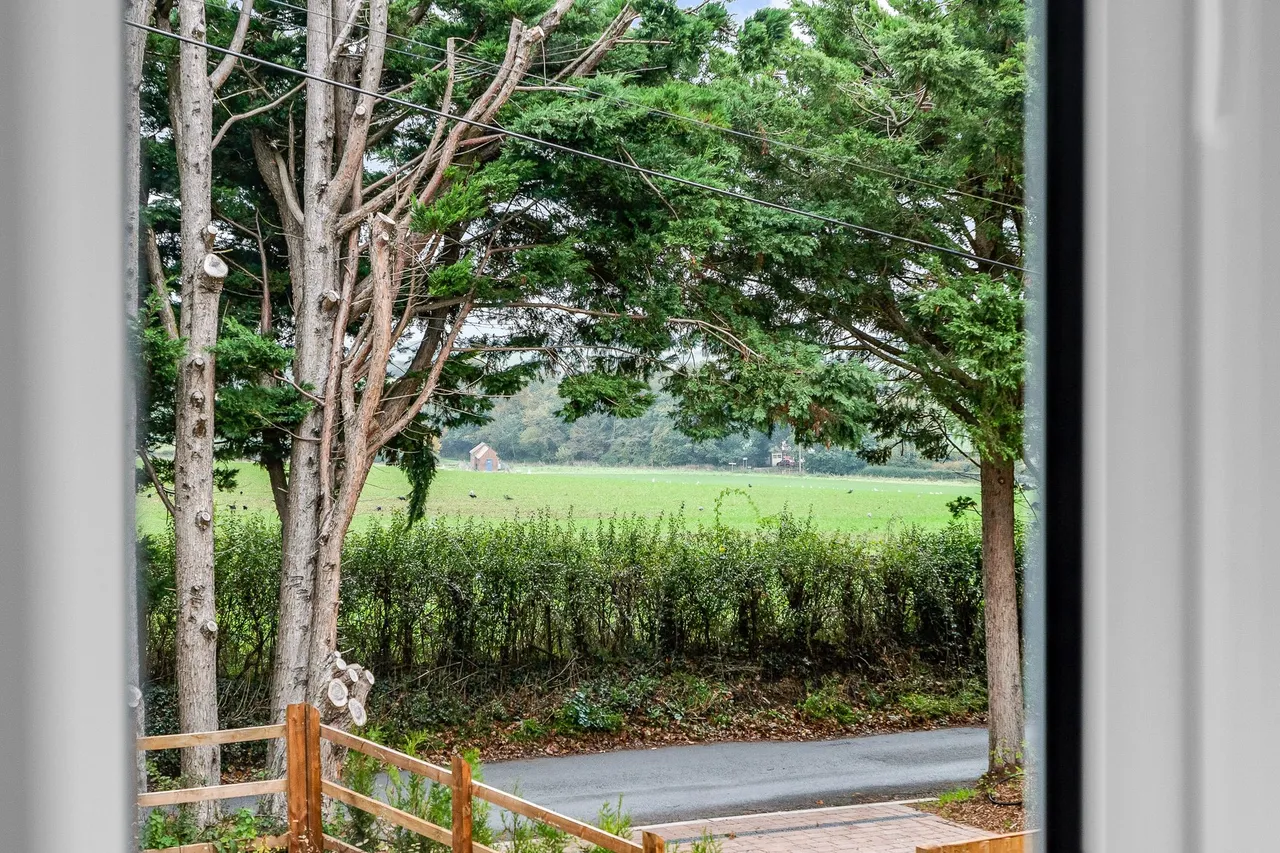 Gladstone Road, Dane End, SG12, photo 17