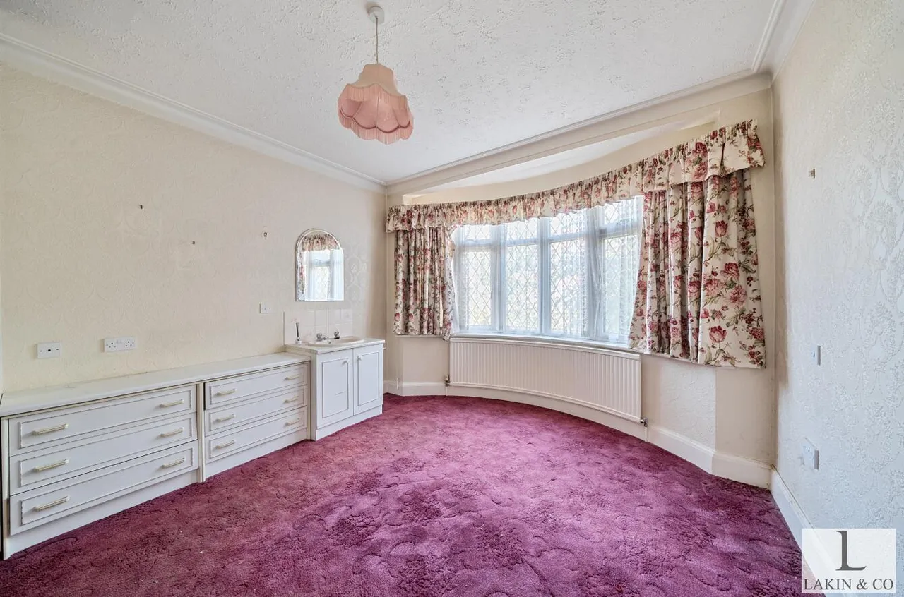 Elgar Close, Ickenham, UB10 8HN, photo 8