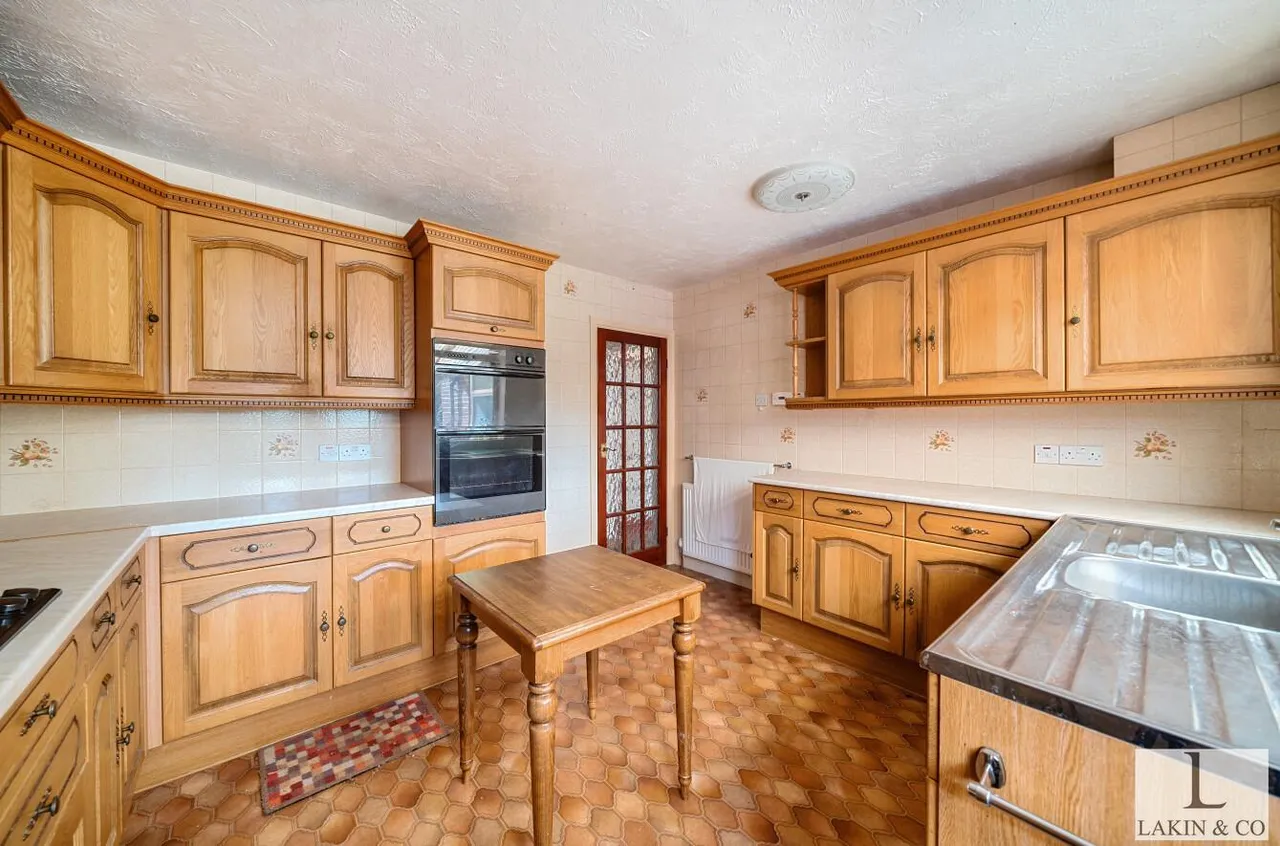 Elgar Close, Ickenham, UB10 8HN, photo 6