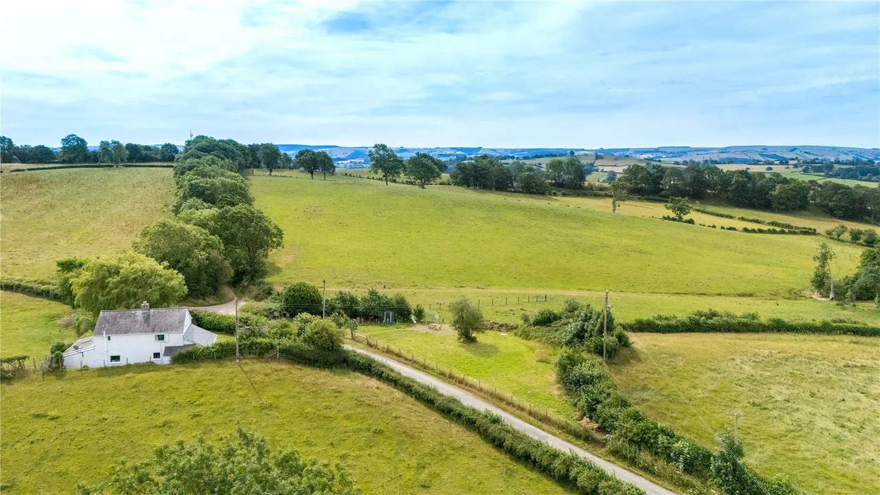 Bettws Cedewain, Newtown, Powys, SY16 3LH, photo 31