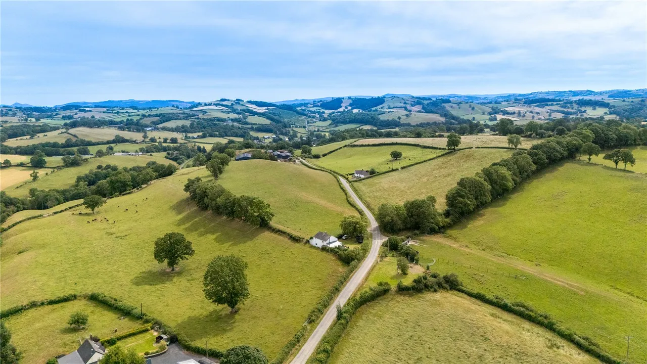Bettws Cedewain, Newtown, Powys, SY16 3LH, photo 33