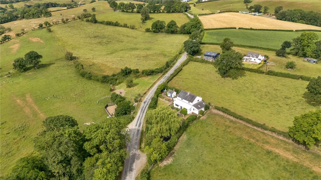 Bettws Cedewain, Newtown, Powys, SY16 3LH, photo 23