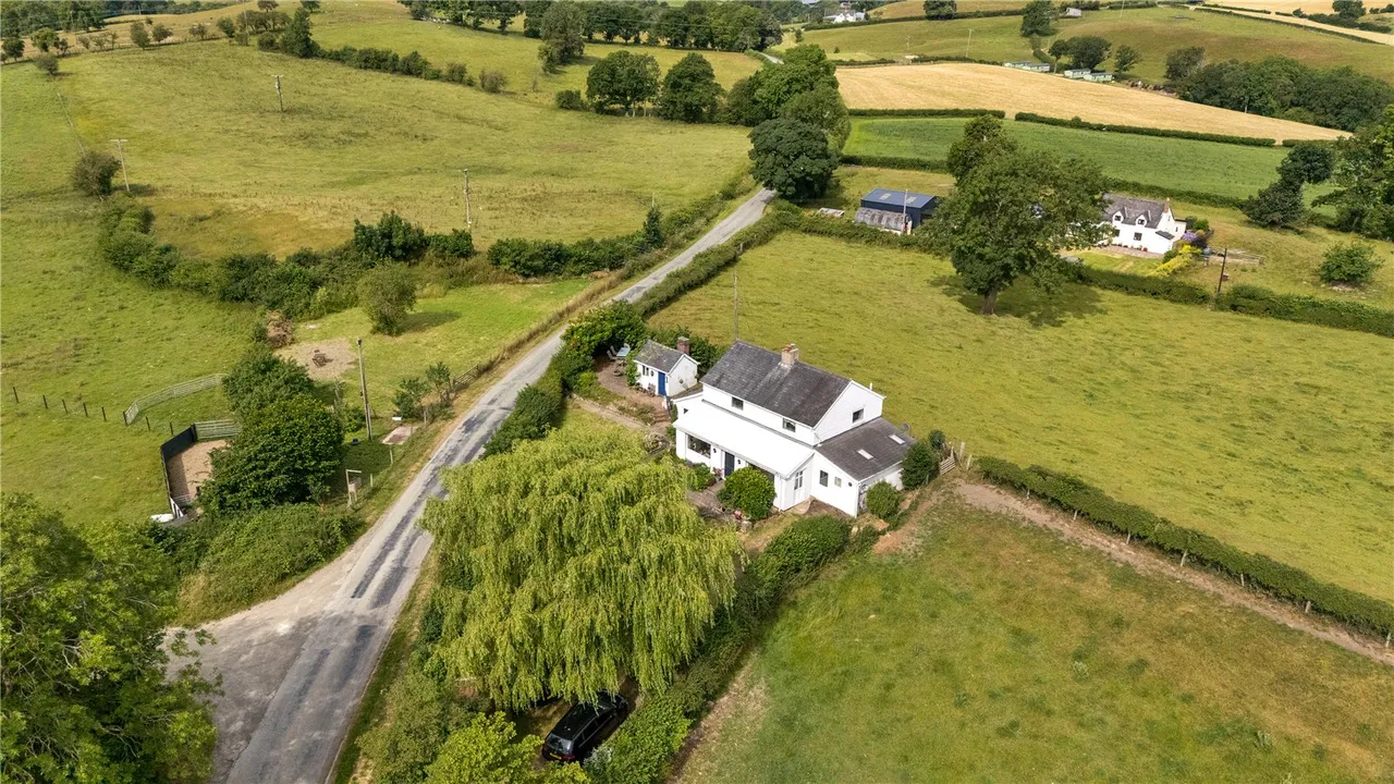 Bettws Cedewain, Newtown, Powys, SY16 3LH, photo 22