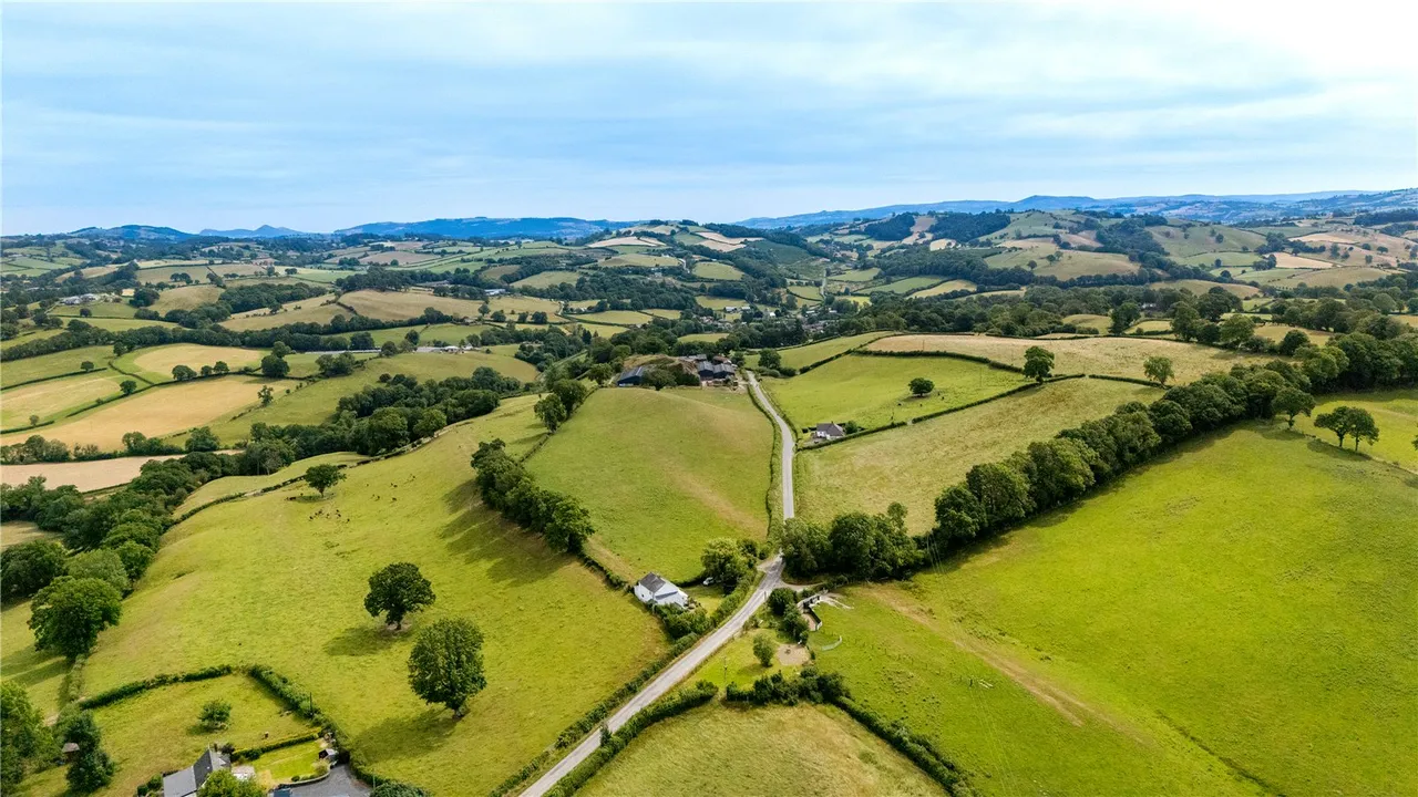 Bettws Cedewain, Newtown, Powys, SY16 3LH, photo 34