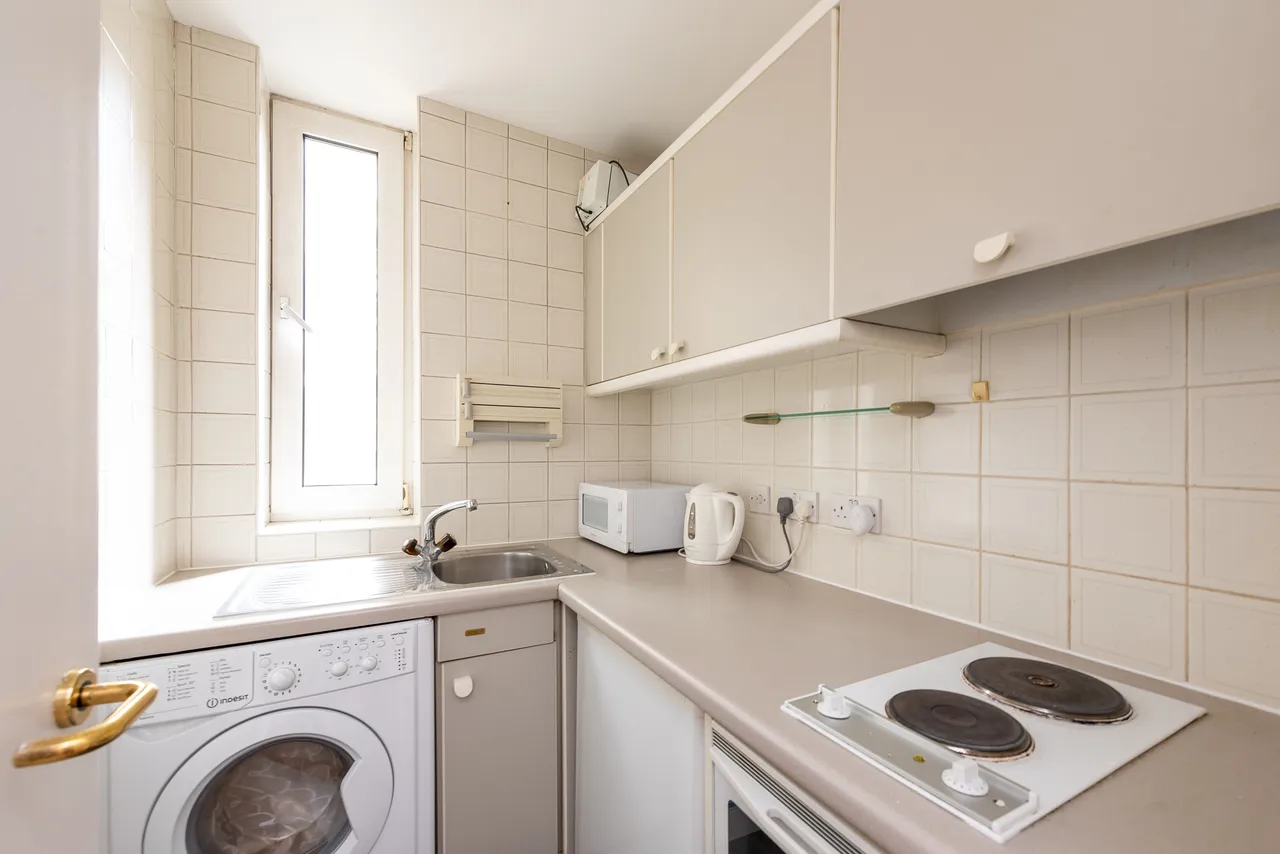 272 Chelsea Cloisters, Sloane Avenue, London, photo 3