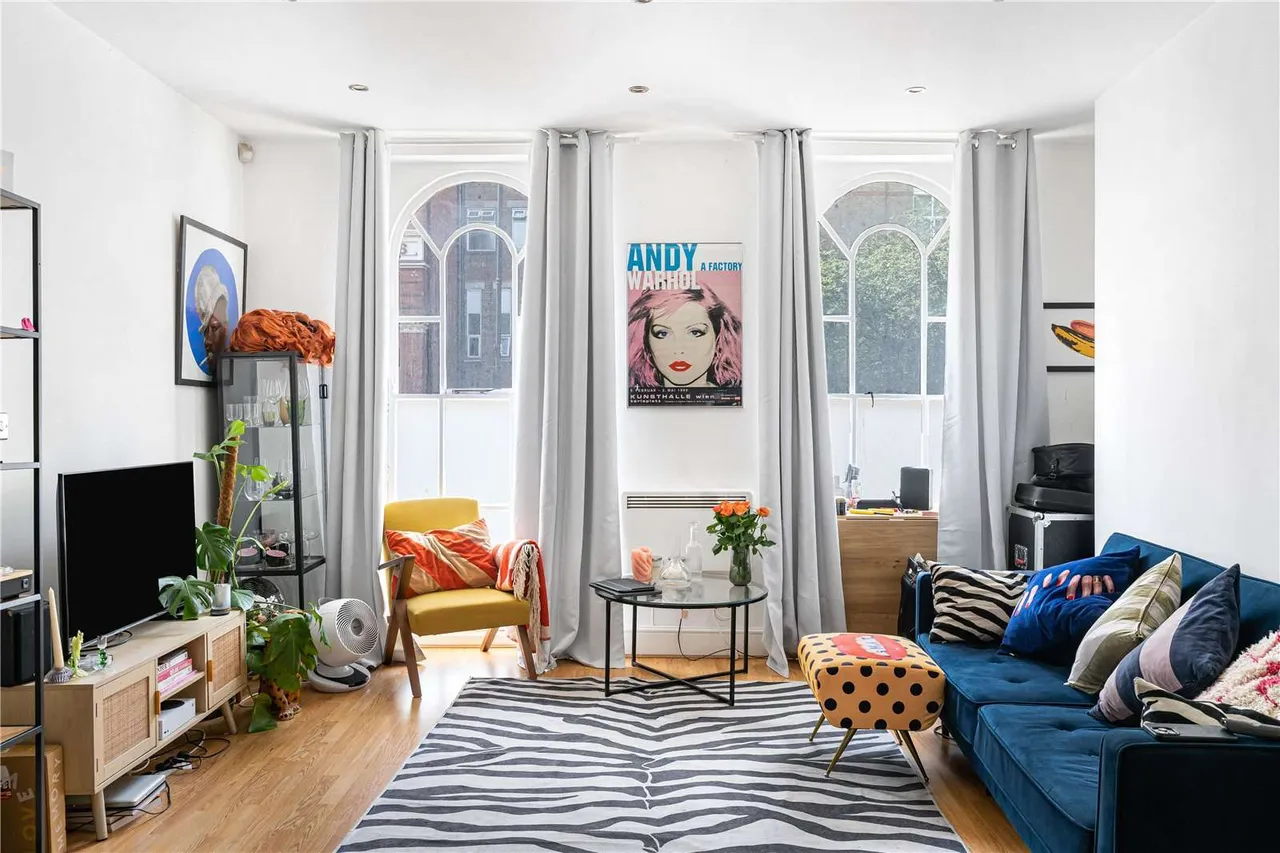 2 bed flat for sale — Kingsland Road, London, E8 4DA