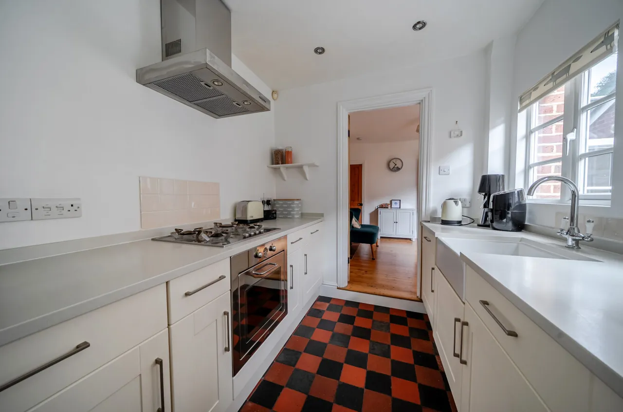 Latimer Road, Godalming, GU7, photo 9