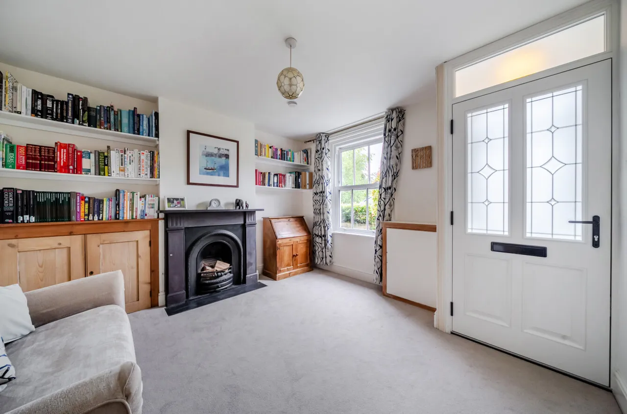 Latimer Road, Godalming, GU7, photo 2