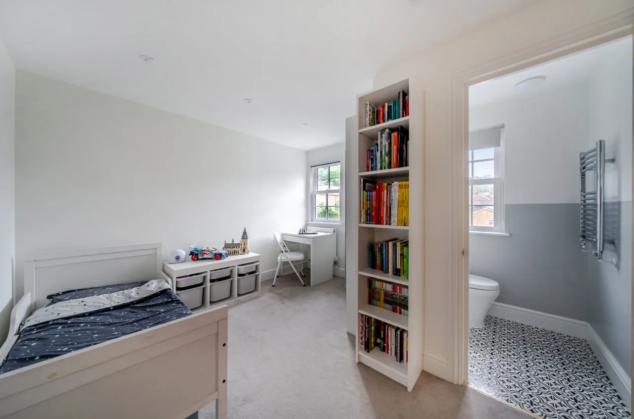 Latimer Road, Godalming, GU7, photo 15