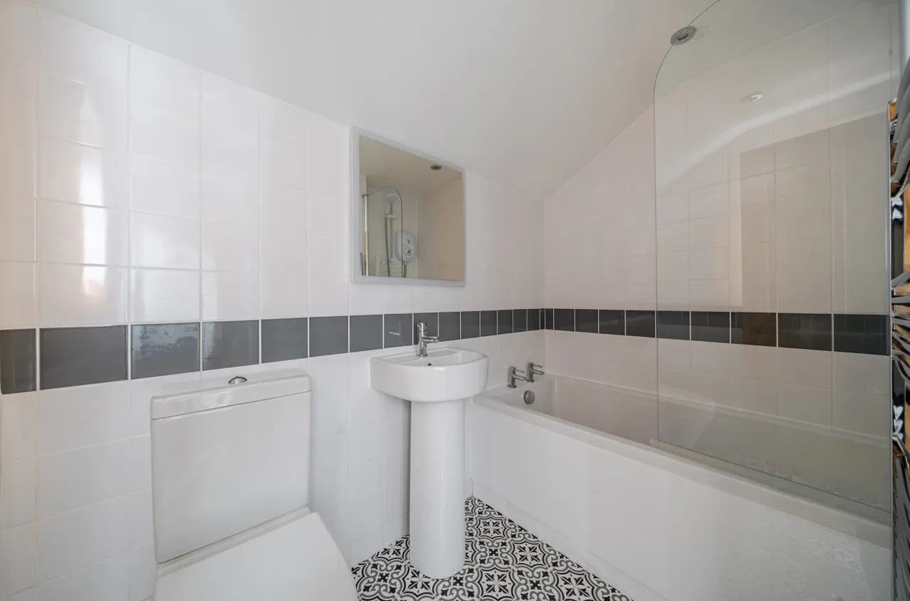 Latimer Road, Godalming, GU7, photo 10
