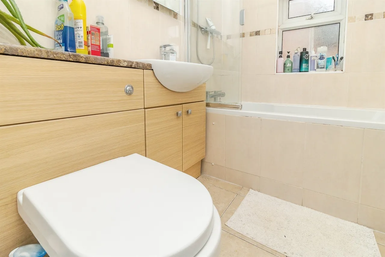 Hartwell Crescent, Leighton Buzzard, LU7, photo 19