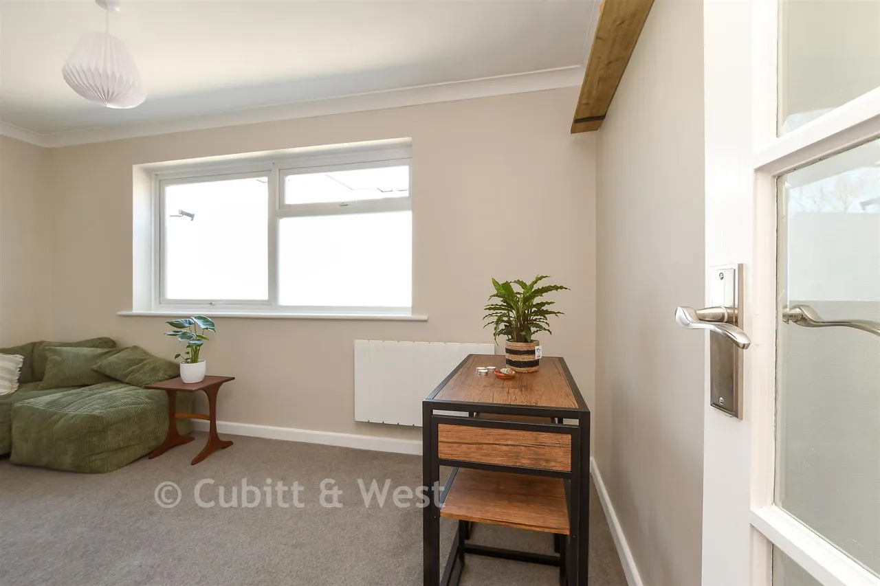 Leslie Road, Dorking, RH4, photo 8