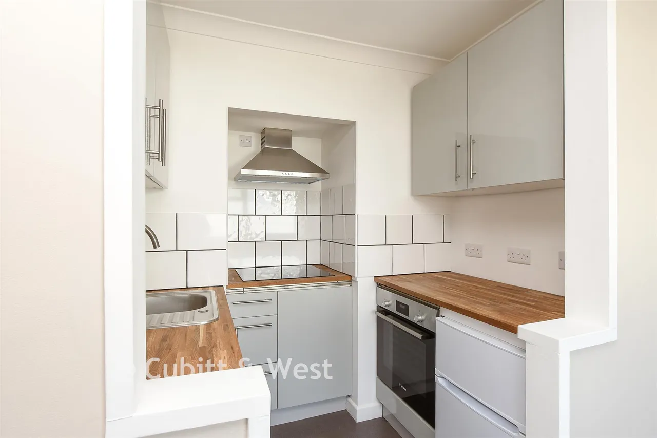 Leslie Road, Dorking, RH4, photo 5
