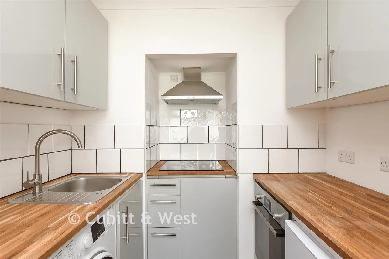 Leslie Road, Dorking, RH4, photo 6