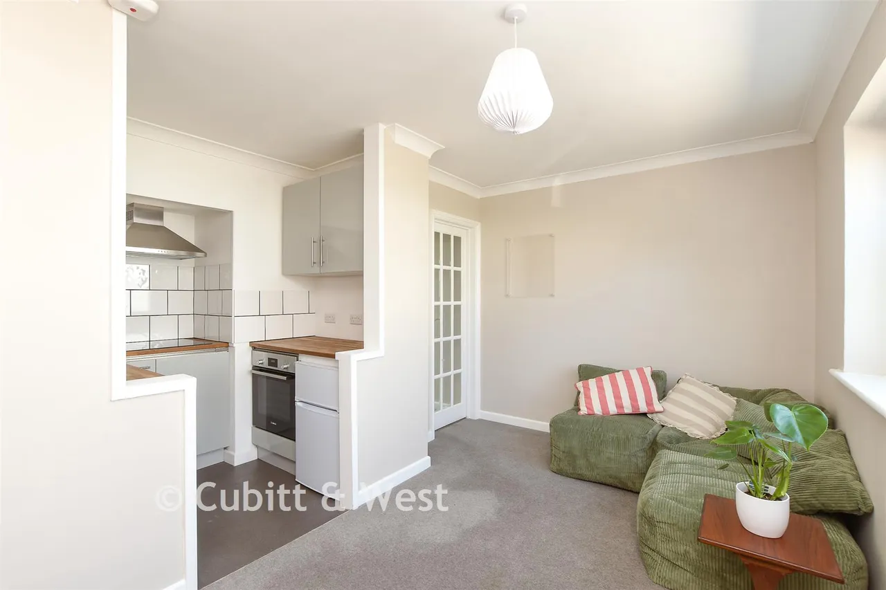 Leslie Road, Dorking, RH4, photo 7