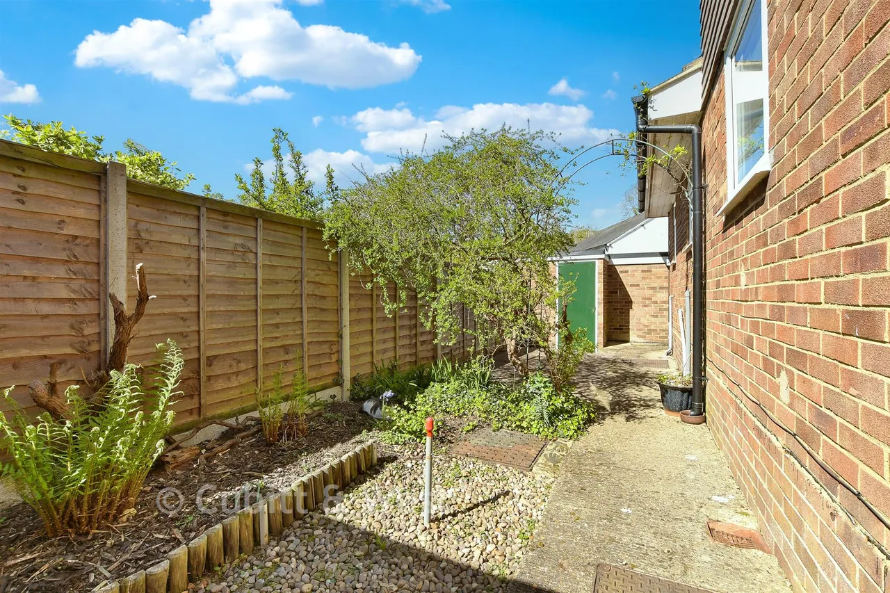 Leslie Road, Dorking, RH4, photo 10