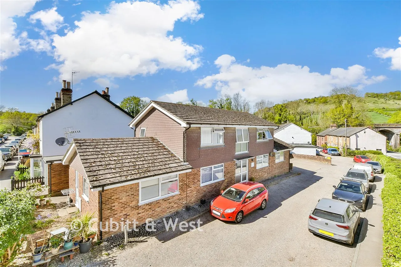 1 bed flat for sale, Leslie Road, Dorking, RH4