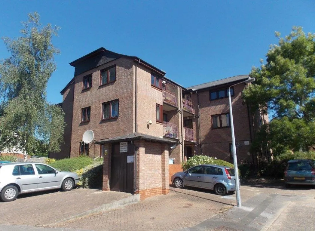 2 bed house to rent, Cedar Close, Buckhurst Hill, IG9