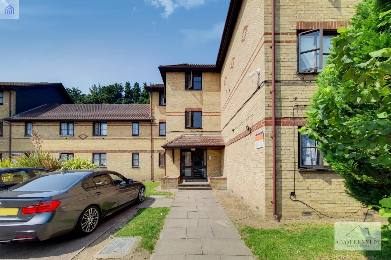 1 bed flat for sale — 90 Hickory Close, Edmonton, London, N9 7PZ