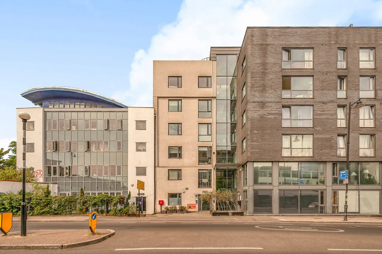 2 bed flat for sale, Baltic Place, Hackney, N1