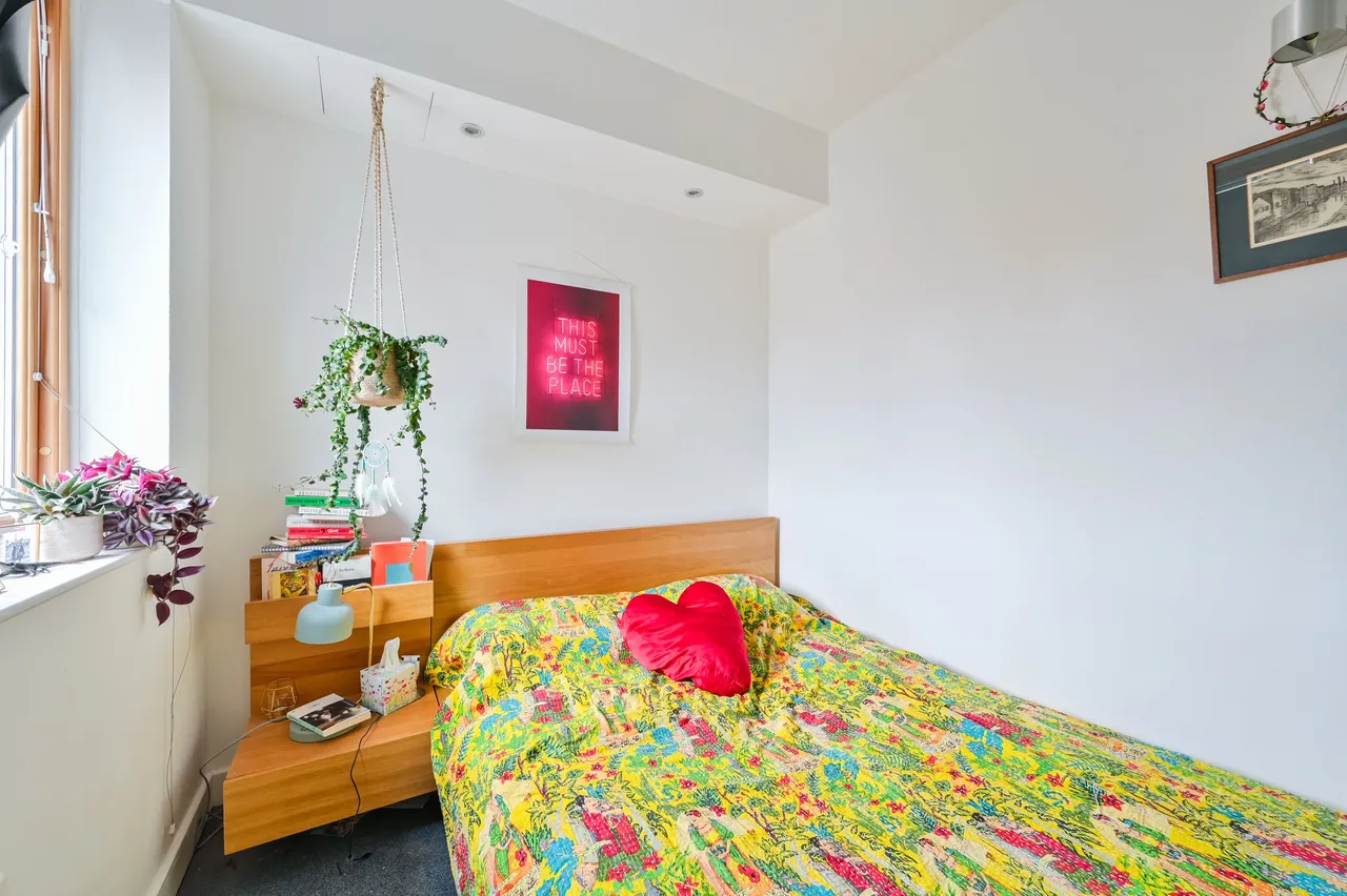2 bed flat to rent — Flat 3 Canalside Studios, 8-14 St Pancras Way, London