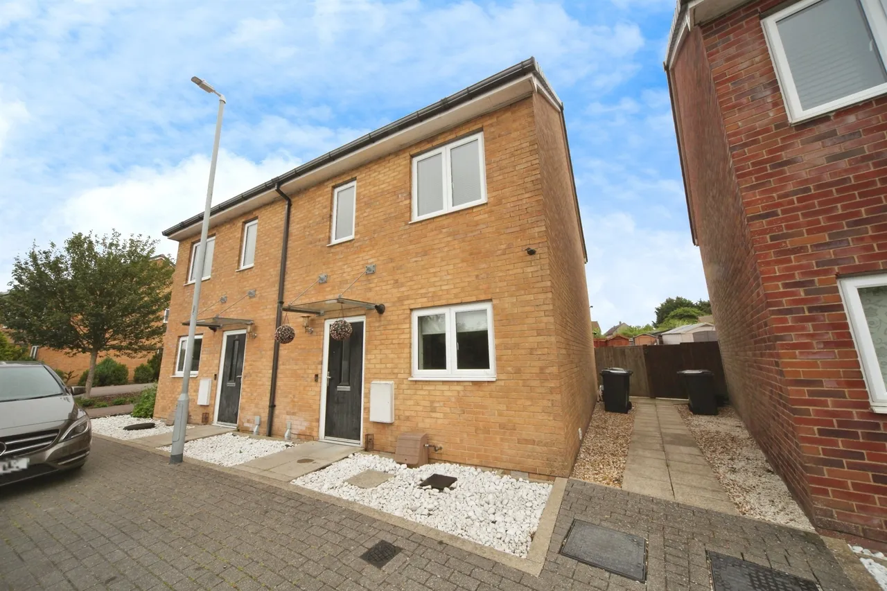 3 bed house for sale, Farley Meadows, Luton, LU1