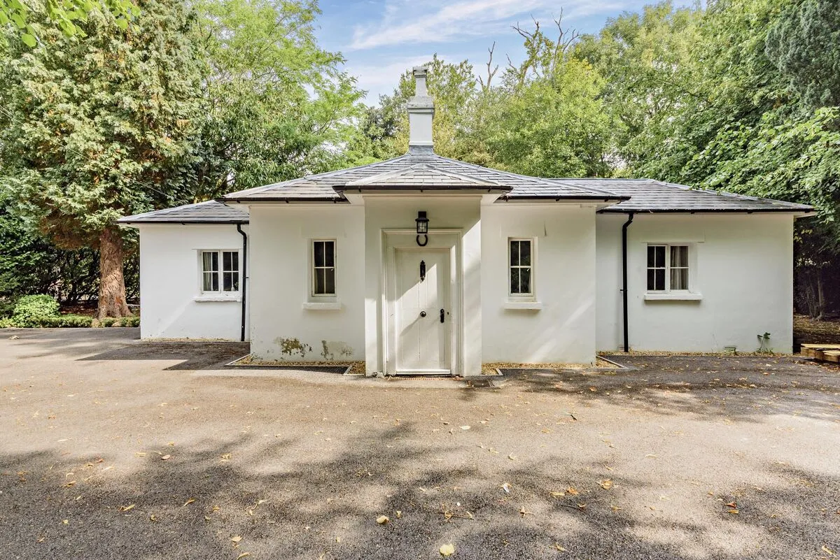 Burghfield Common, RG7, photo 24