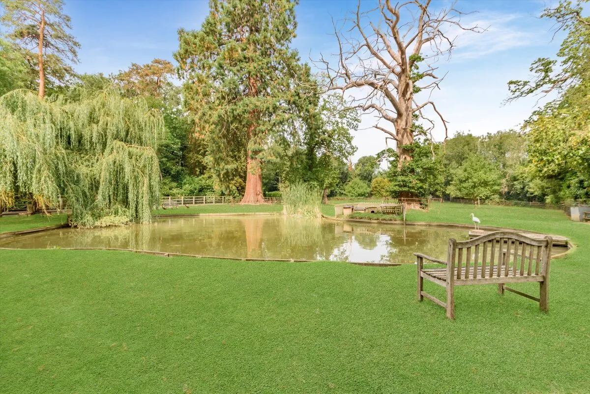 Burghfield Common, RG7, photo 20