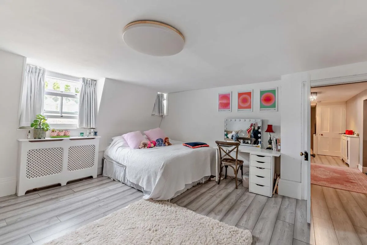 Burghfield Common, RG7, photo 16