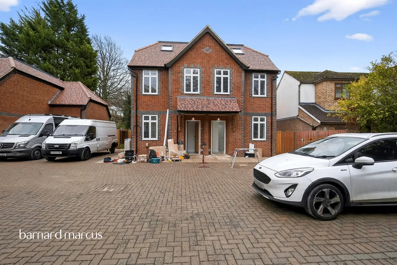 3 bed house for sale — Kingswood Way, South Croydon