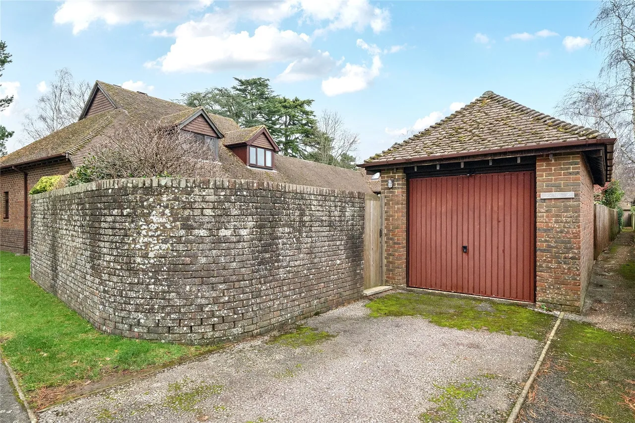 Woodley Gardens, Lymington, SO41, photo 19