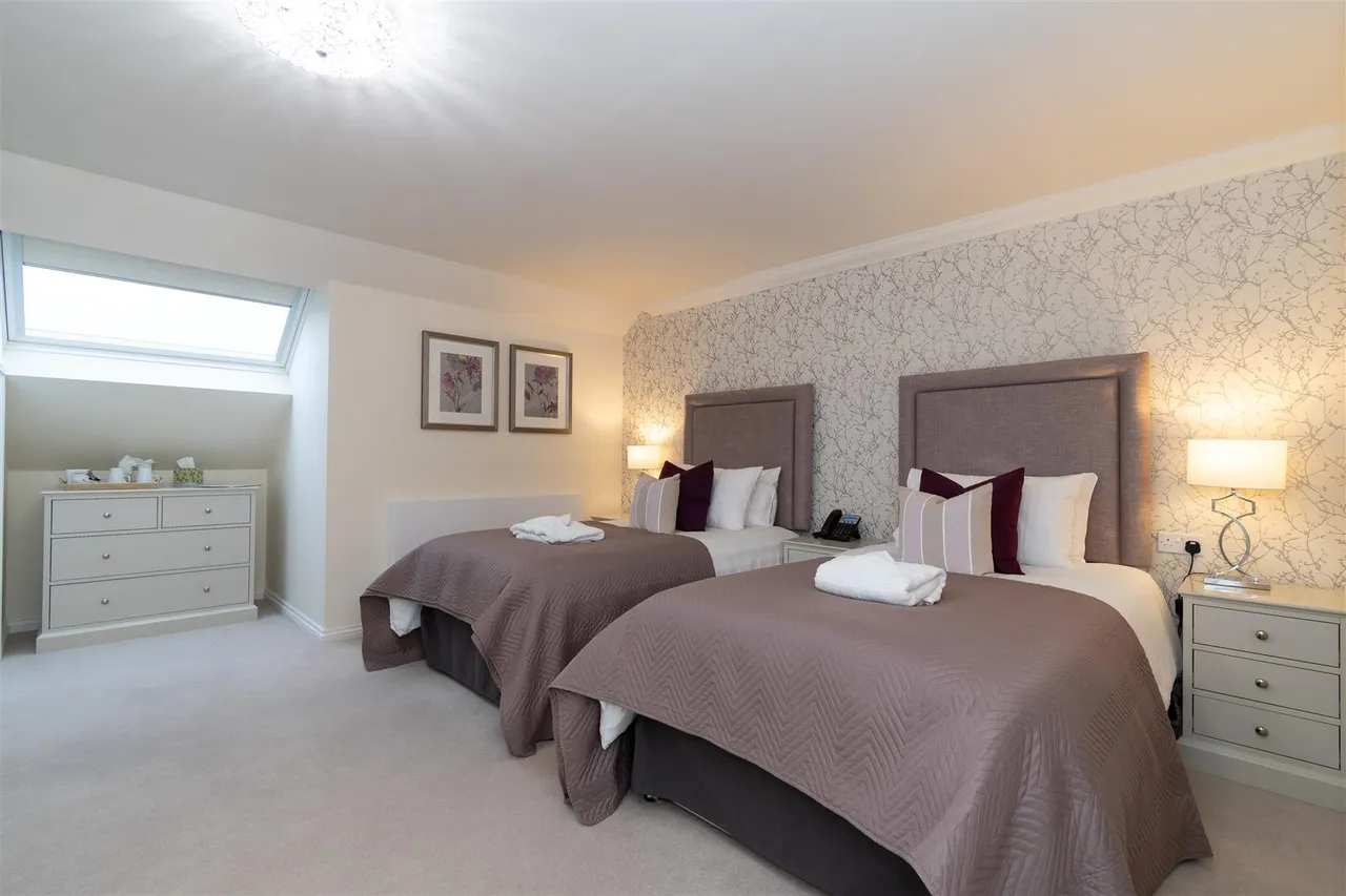 Stuart Road, Highcliffe, BH23, photo 12