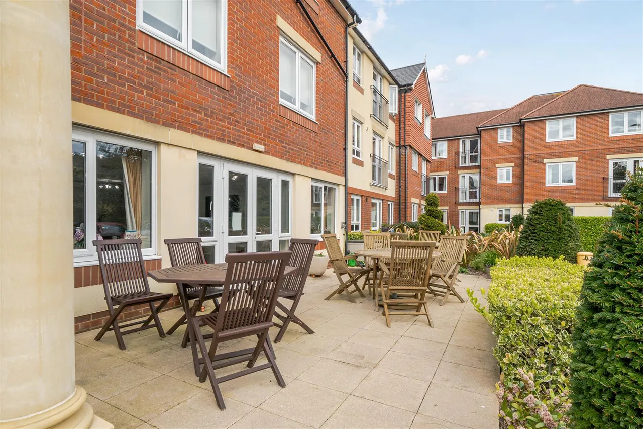 Stuart Road, Highcliffe, BH23, photo 13