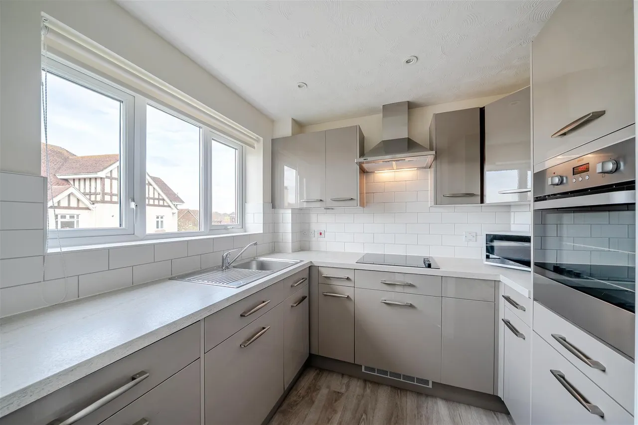 Stuart Road, Highcliffe, BH23, photo 7