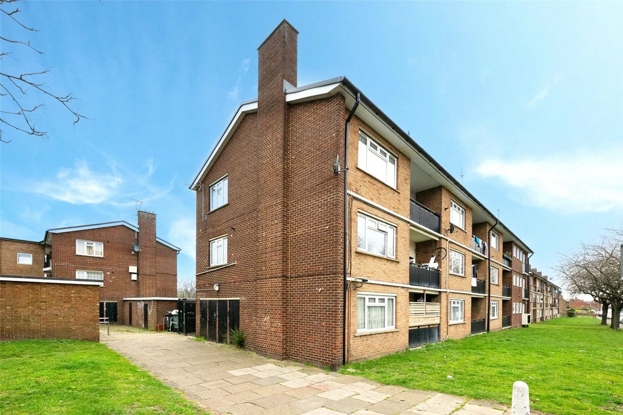 2 bed flat to rent, St Edmunds Road, Dartford, DA1