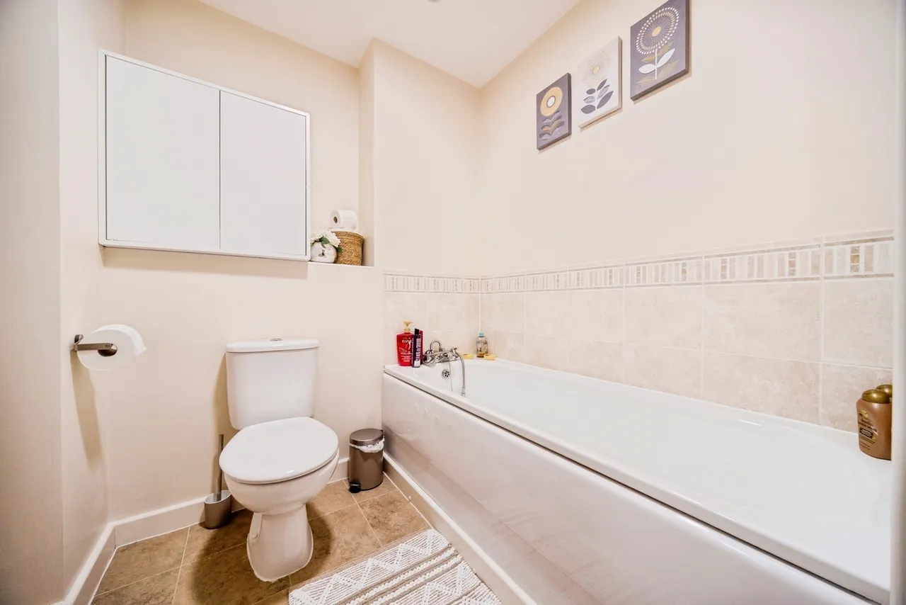 Millward Drive, Bletchley, Milton Keynes, Buckinghamshire, MK2, photo 12