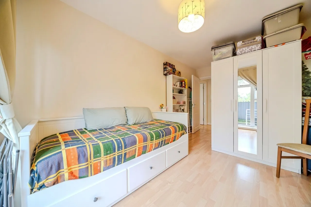 Millward Drive, Bletchley, Milton Keynes, Buckinghamshire, MK2, photo 9