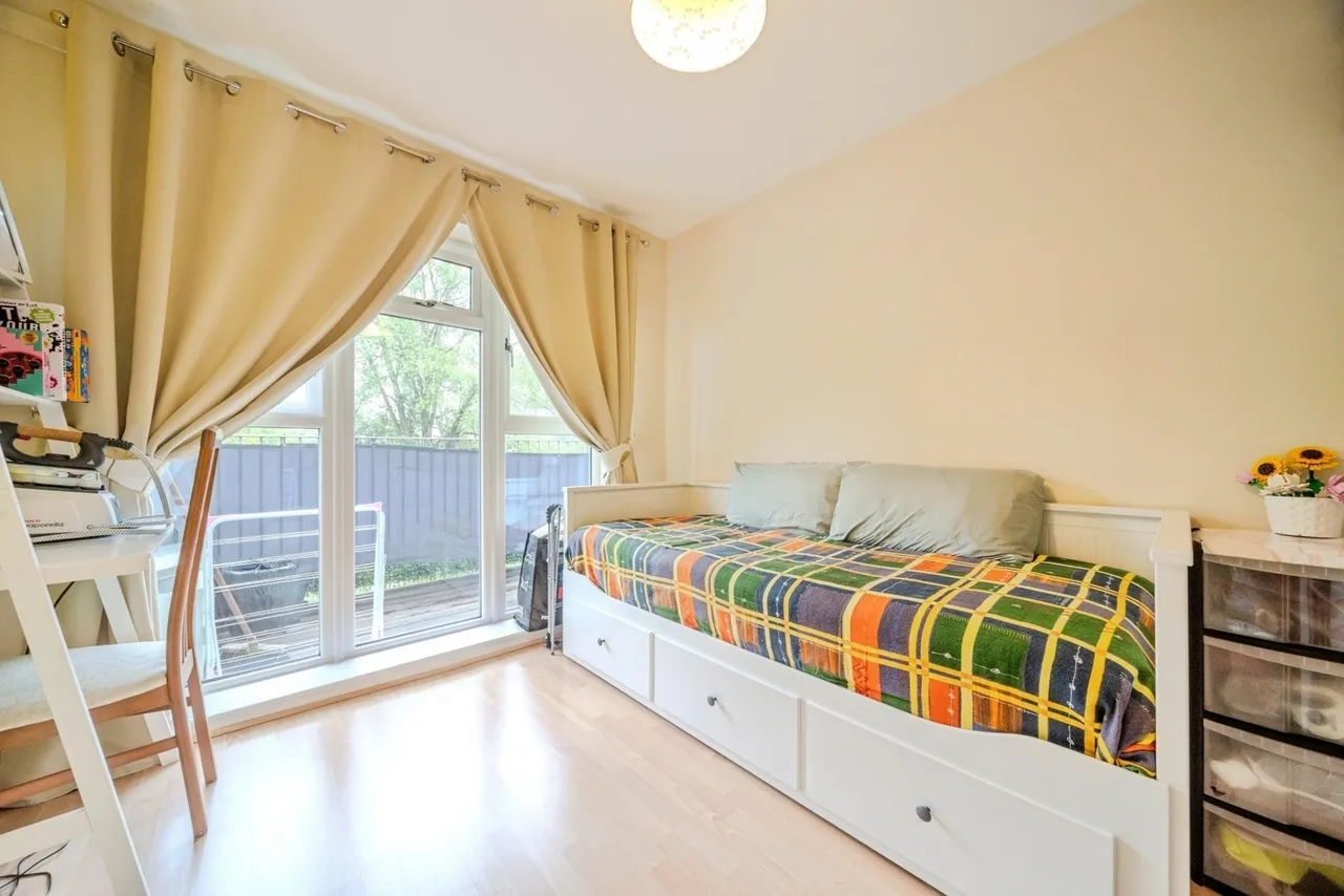 Millward Drive, Bletchley, Milton Keynes, Buckinghamshire, MK2, photo 10