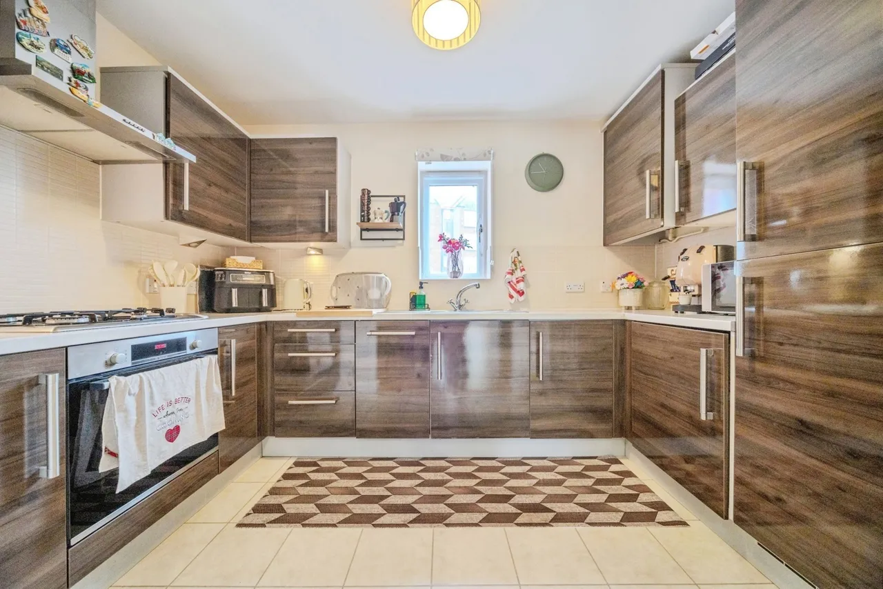Millward Drive, Bletchley, Milton Keynes, Buckinghamshire, MK2, photo 6
