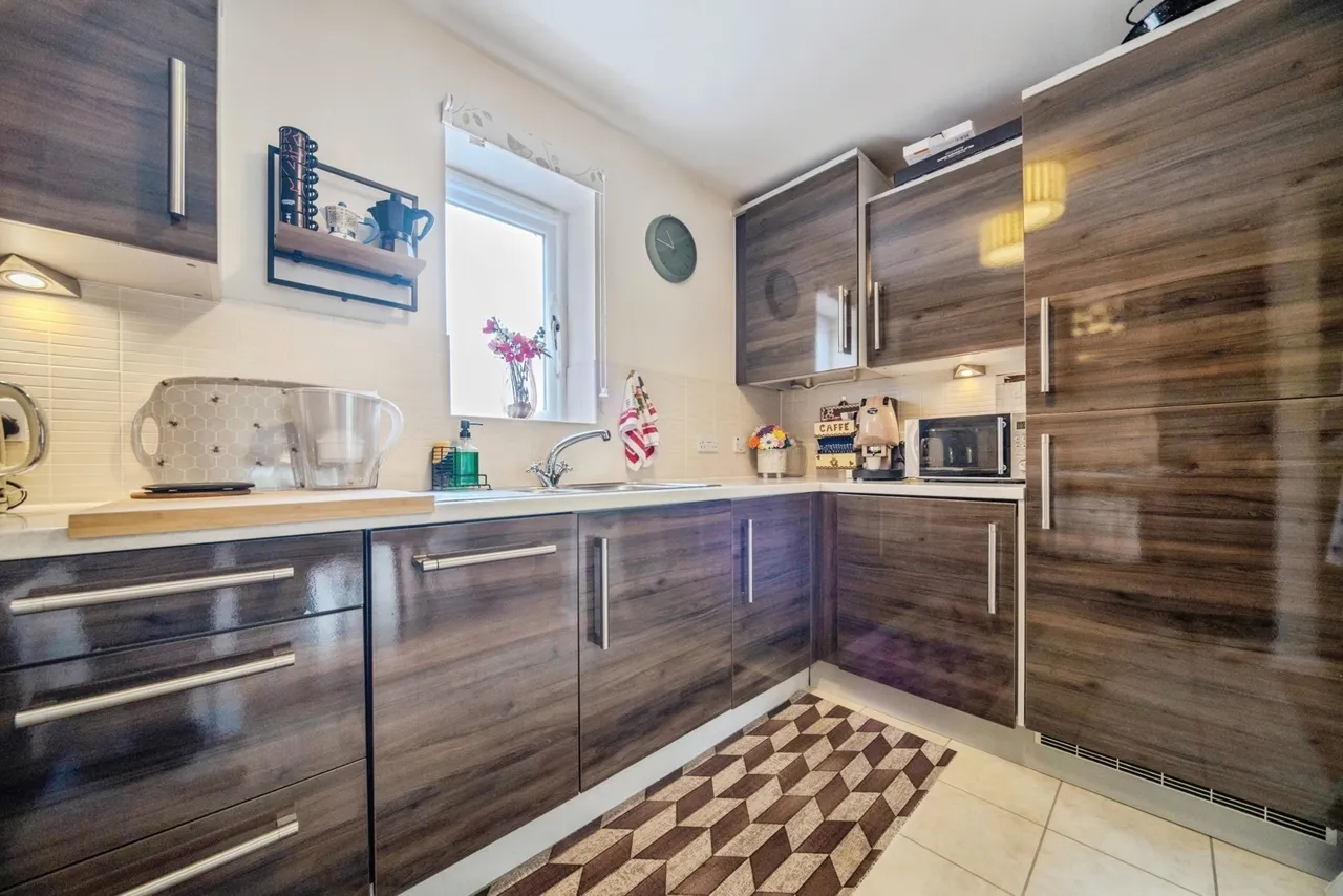 Millward Drive, Bletchley, Milton Keynes, Buckinghamshire, MK2, photo 5