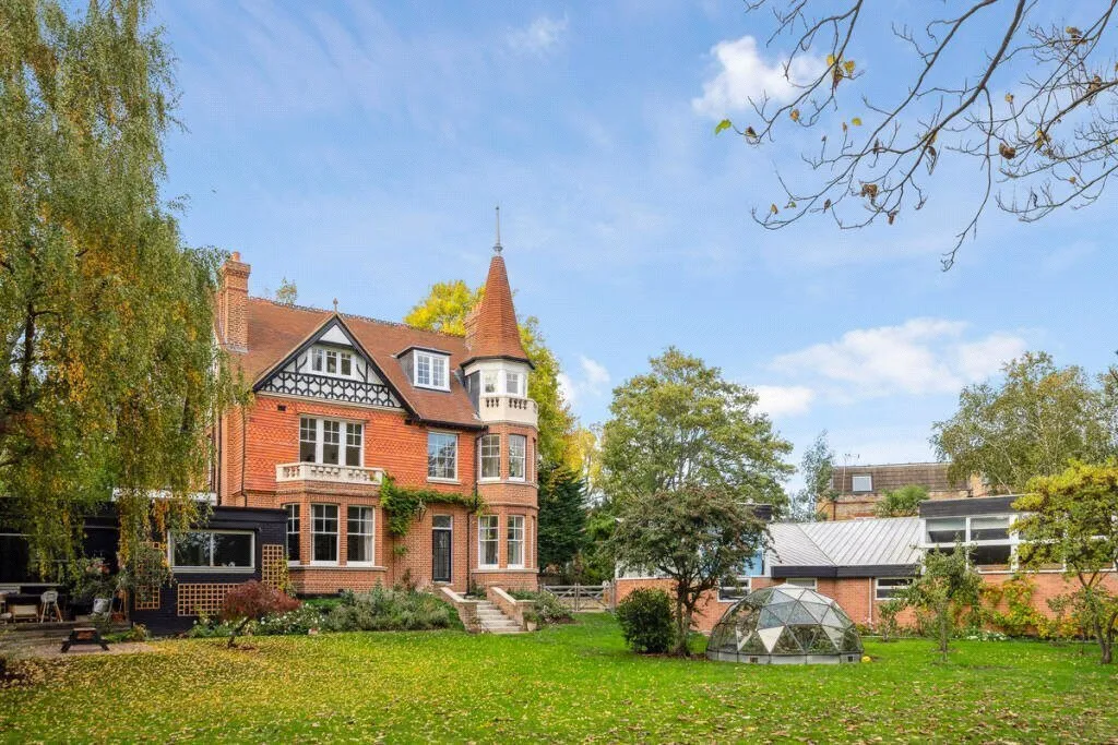 6 bed house to rent — Bridge Road, East Molesey, Surrey, KT8